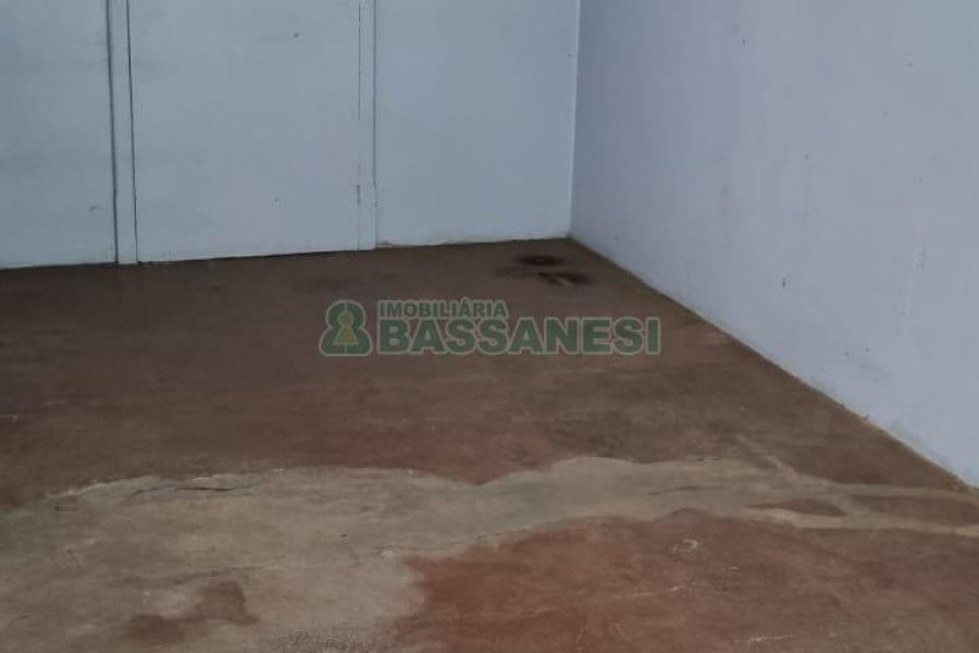 Casa com 200m², 6 dormitórios, 1 vaga, no bairro Centro em Caxias do Sul para Comprar