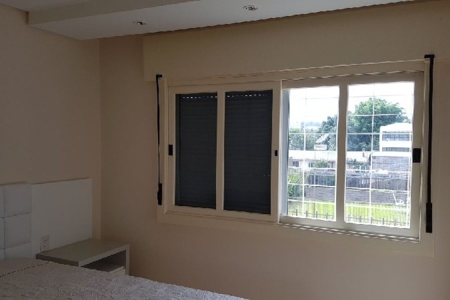 Casa com 390m², 6 dormitórios, 3 vagas, no bairro Universitário em Caxias do Sul para Comprar