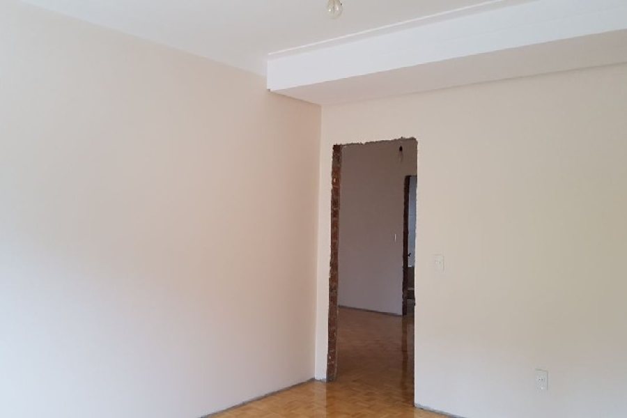 Casa com 390m², 6 dormitórios, 3 vagas, no bairro Universitário em Caxias do Sul para Comprar