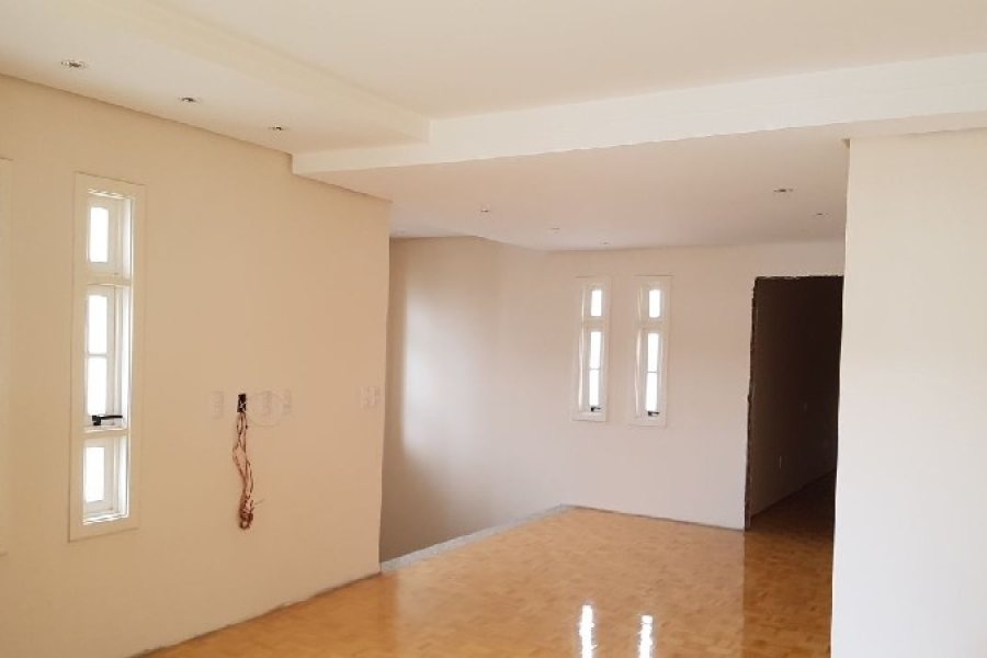Casa com 390m², 6 dormitórios, 3 vagas, no bairro Universitário em Caxias do Sul para Comprar