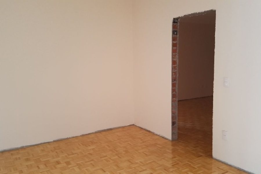 Casa com 390m², 6 dormitórios, 3 vagas, no bairro Universitário em Caxias do Sul para Comprar