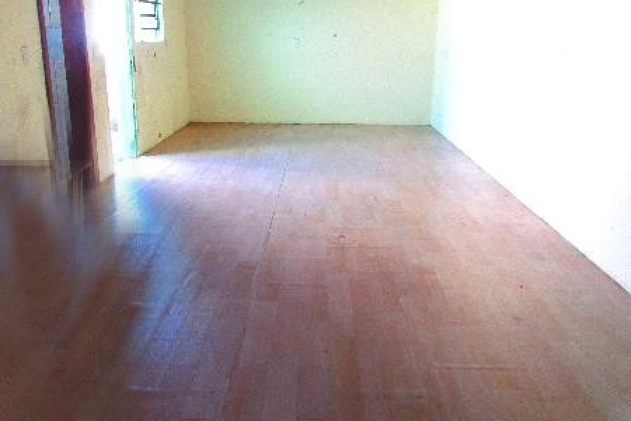 Casa Comercial com 140m², 3 dormitórios, 2 vagas, no bairro Cidade Nova em Caxias do Sul para Comprar