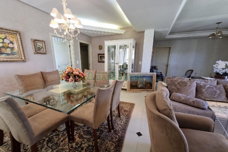 Casa Mobiliada com 330m², 3 dormitórios, 2 vagas, no bairro Petrópolis em Caxias do Sul para Alugar