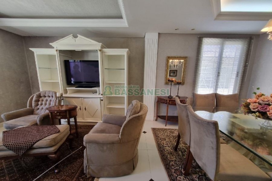 Casa Mobiliada com 330m², 3 dormitórios, 2 vagas, no bairro Petrópolis em Caxias do Sul para Alugar