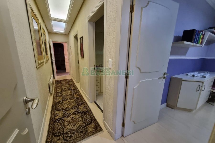 Casa Mobiliada com 330m², 3 dormitórios, 2 vagas, no bairro Petrópolis em Caxias do Sul para Alugar