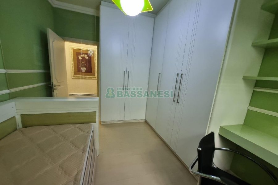 Casa Mobiliada com 330m², 3 dormitórios, 2 vagas, no bairro Petrópolis em Caxias do Sul para Alugar