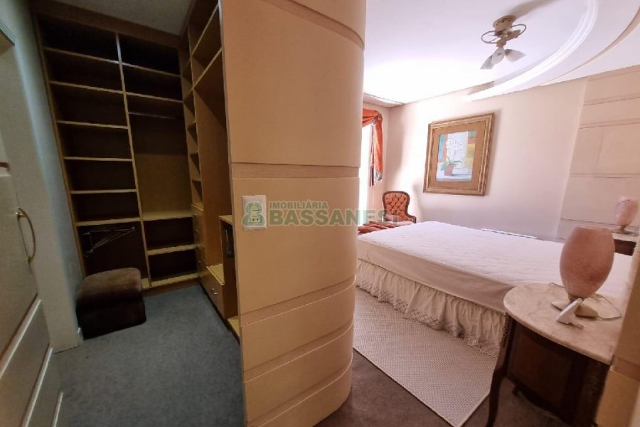 Casa Mobiliada com 330m², 3 dormitórios, 2 vagas, no bairro Petrópolis em Caxias do Sul para Alugar