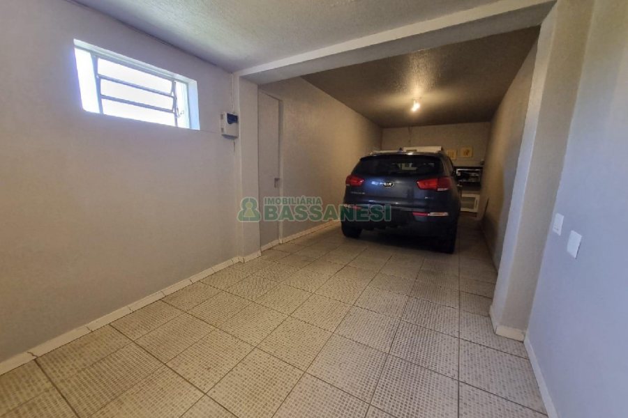 Casa Mobiliada com 330m², 3 dormitórios, 2 vagas, no bairro Petrópolis em Caxias do Sul para Alugar
