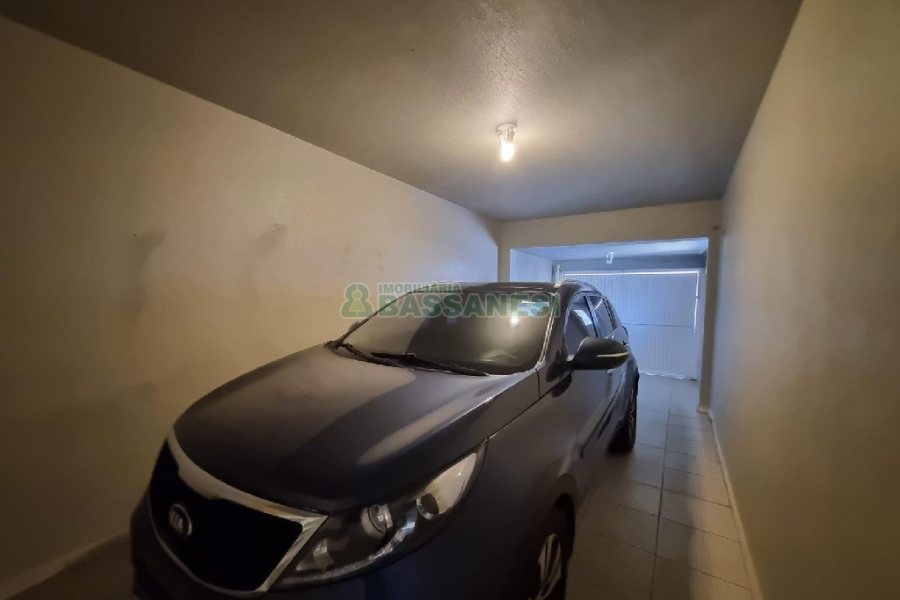 Casa Mobiliada com 330m², 3 dormitórios, 2 vagas, no bairro Petrópolis em Caxias do Sul para Alugar