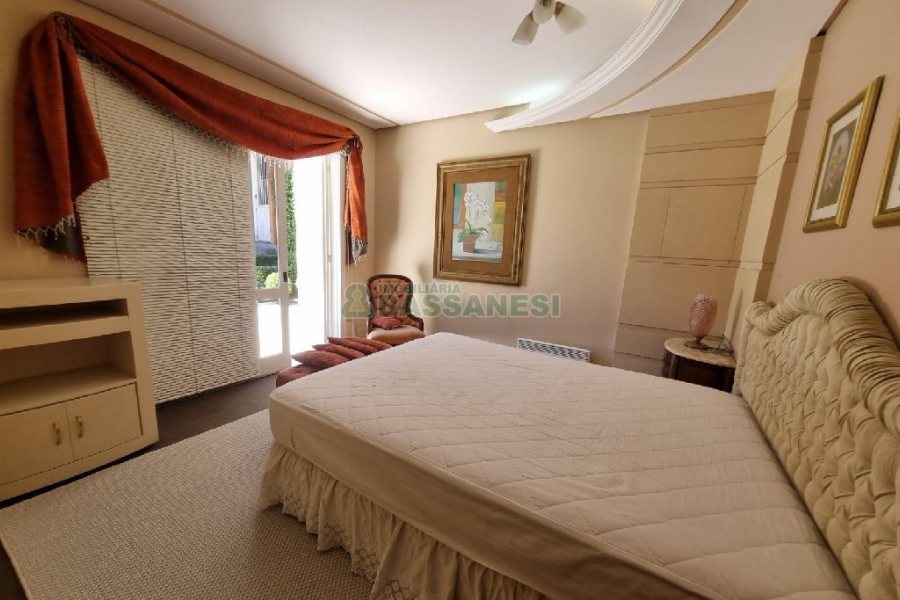 Casa Mobiliada com 330m², 3 dormitórios, 2 vagas, no bairro Petrópolis em Caxias do Sul para Alugar