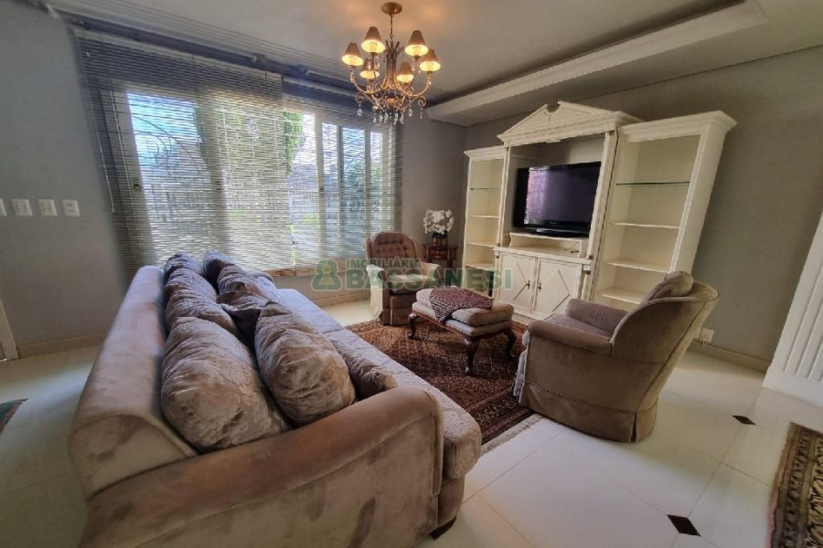 Casa Mobiliada com 330m², 3 dormitórios, 2 vagas, no bairro Petrópolis em Caxias do Sul para Alugar