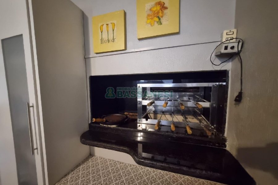 Casa Mobiliada com 330m², 3 dormitórios, 2 vagas, no bairro Petrópolis em Caxias do Sul para Alugar