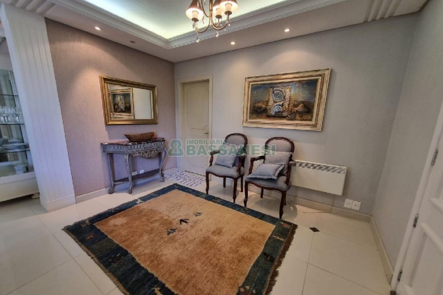 Casa Mobiliada com 330m², 3 dormitórios, 2 vagas, no bairro Petrópolis em Caxias do Sul para Alugar