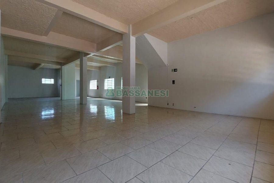 Loja com 130m², no bairro São Leopoldo em Caxias do Sul para Alugar
