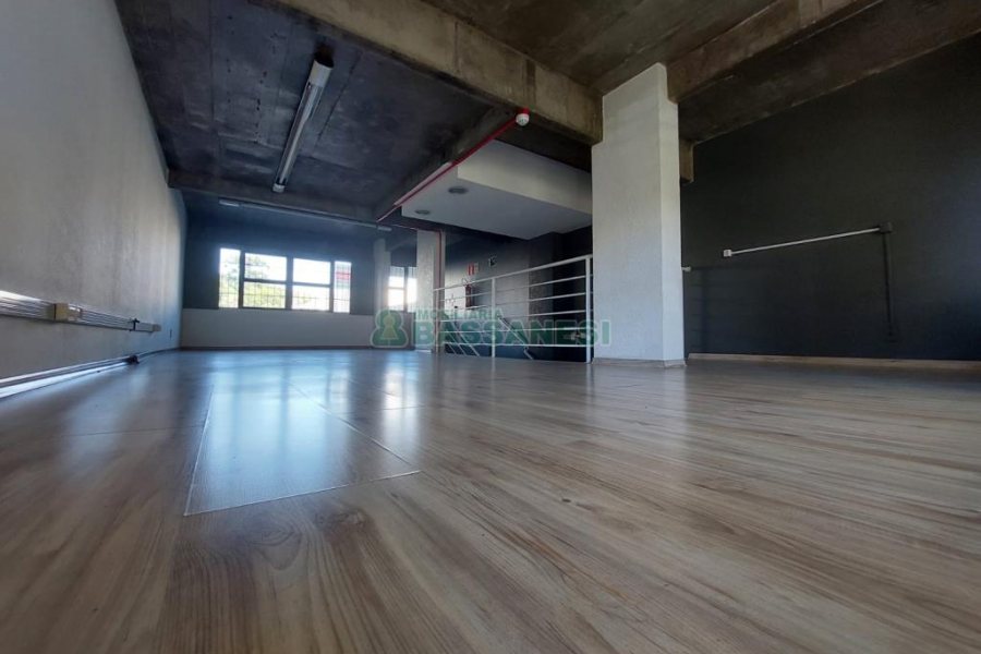 Loja com 120m², no bairro São Pelegrino em Caxias do Sul para Alugar