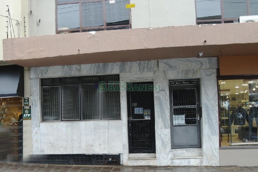 Loja com 76m², no bairro São Pelegrino em Caxias do Sul para Comprar