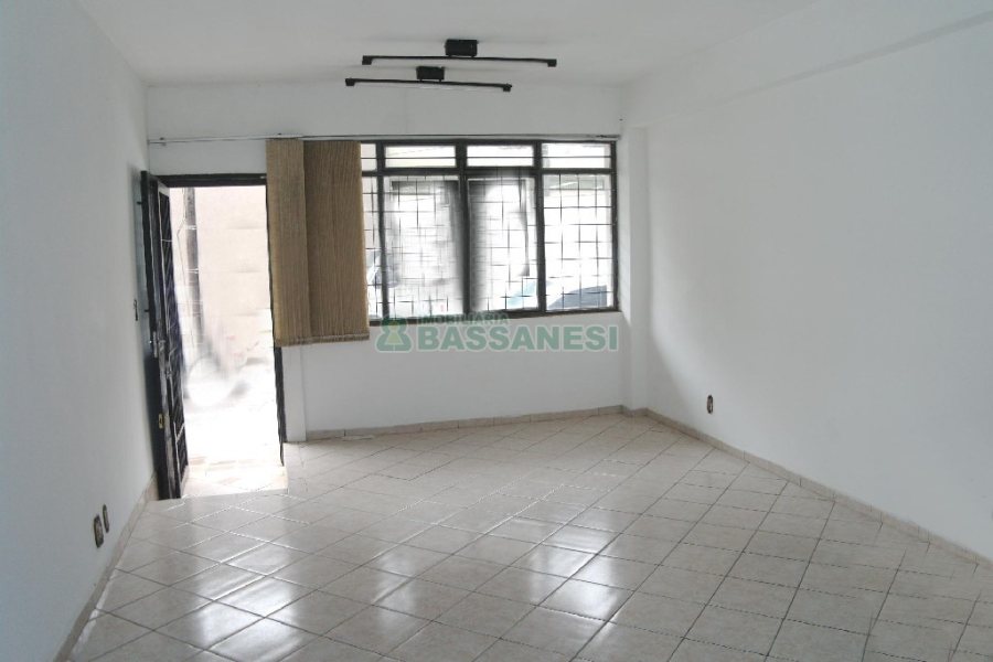 Loja com 76m², no bairro São Pelegrino em Caxias do Sul para Comprar