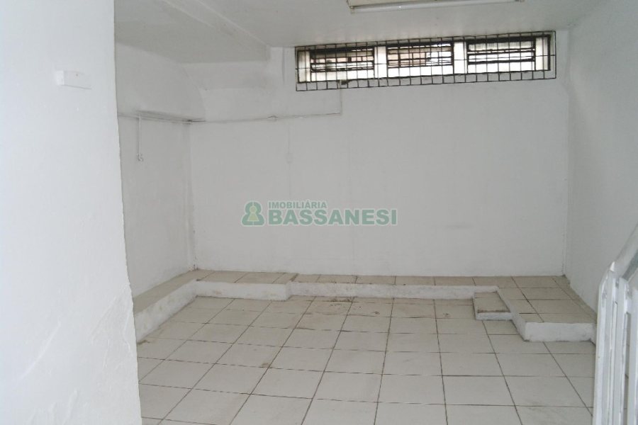 Loja com 76m², no bairro São Pelegrino em Caxias do Sul para Comprar