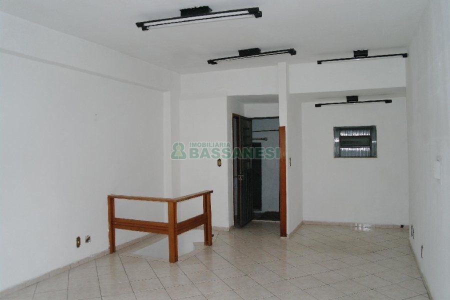 Loja com 76m², no bairro São Pelegrino em Caxias do Sul para Comprar