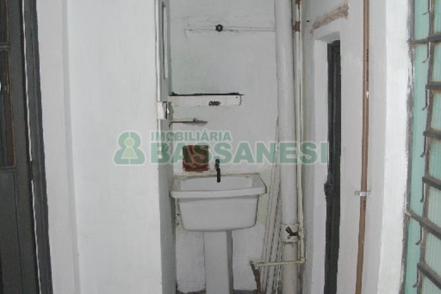 Loja com 76m², no bairro São Pelegrino em Caxias do Sul para Comprar