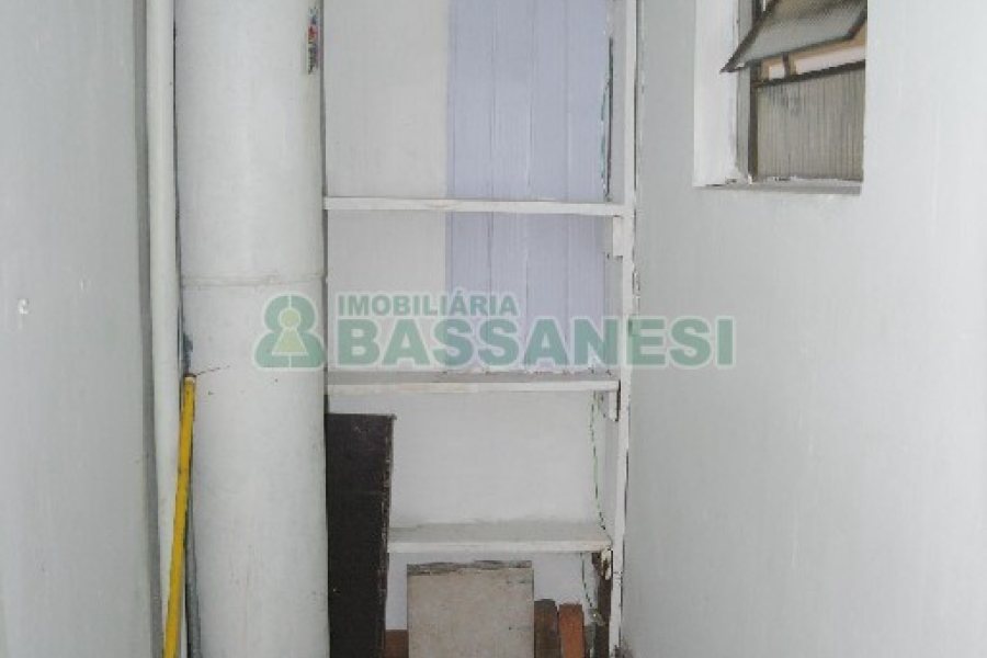 Loja com 76m², no bairro São Pelegrino em Caxias do Sul para Comprar