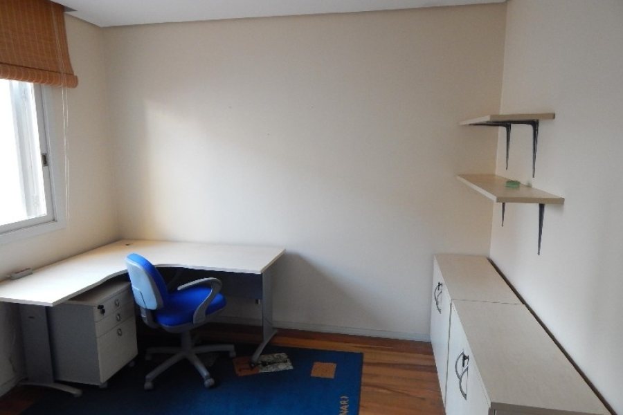 Sobrado com 110m², 3 dormitórios, 2 vagas, no bairro Nossa Senhora da Saúde em Caxias do Sul para Alugar ou Comprar