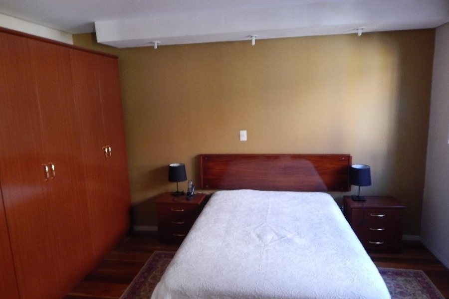 Sobrado com 110m², 3 dormitórios, 2 vagas, no bairro Nossa Senhora da Saúde em Caxias do Sul para Alugar ou Comprar