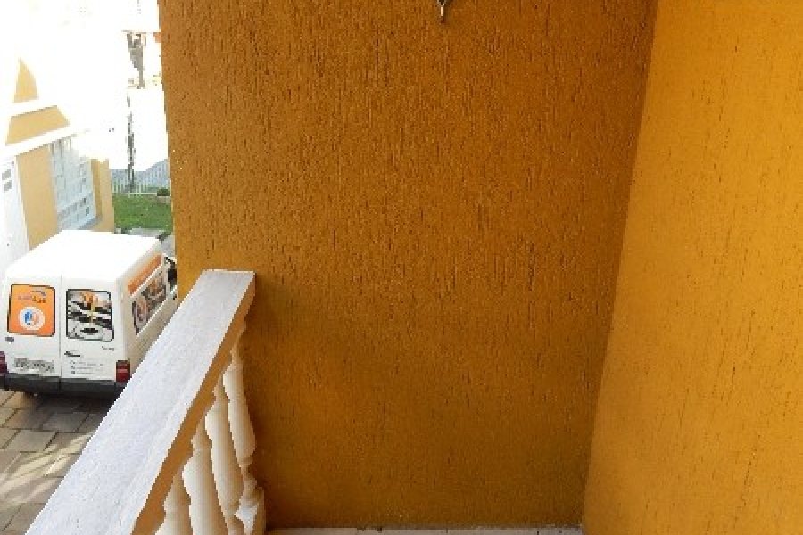 Sobrado com 110m², 3 dormitórios, 2 vagas, no bairro Nossa Senhora da Saúde em Caxias do Sul para Alugar ou Comprar