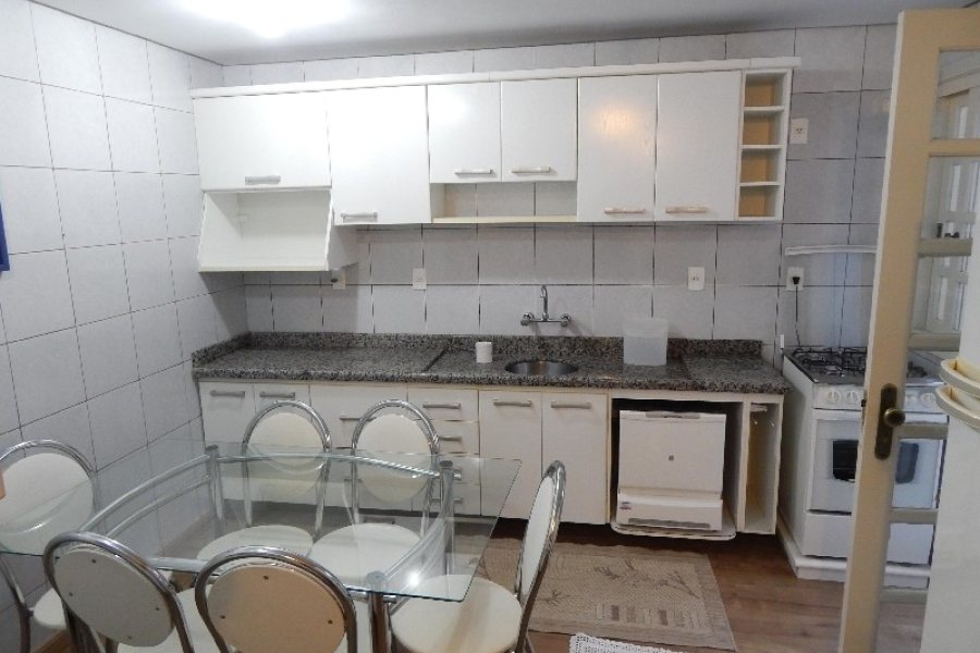 Sobrado com 110m², 3 dormitórios, 2 vagas, no bairro Nossa Senhora da Saúde em Caxias do Sul para Alugar ou Comprar