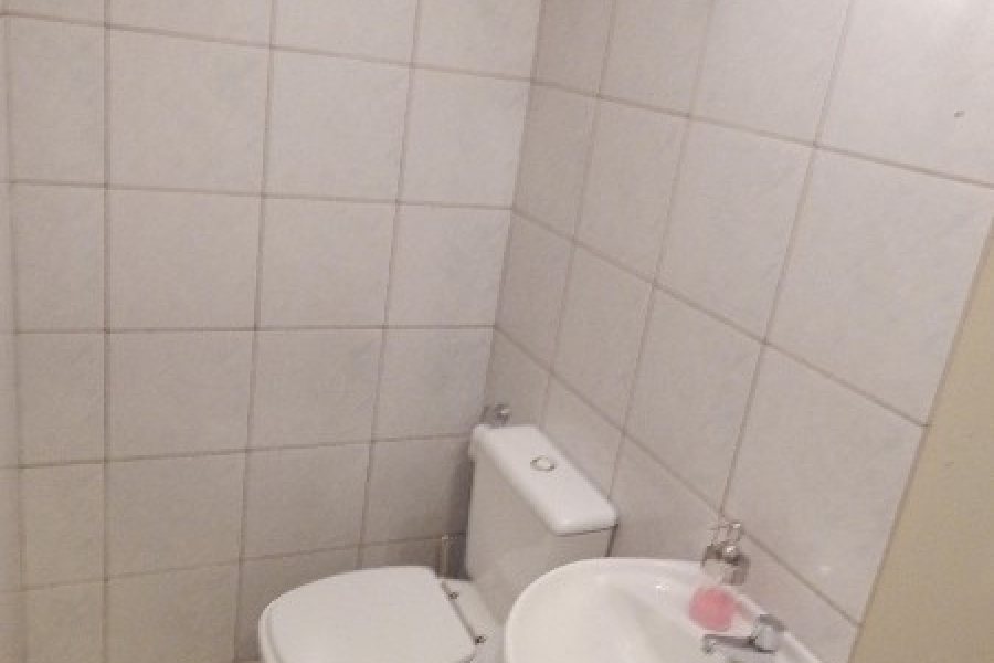 Sobrado com 110m², 3 dormitórios, 2 vagas, no bairro Nossa Senhora da Saúde em Caxias do Sul para Alugar ou Comprar