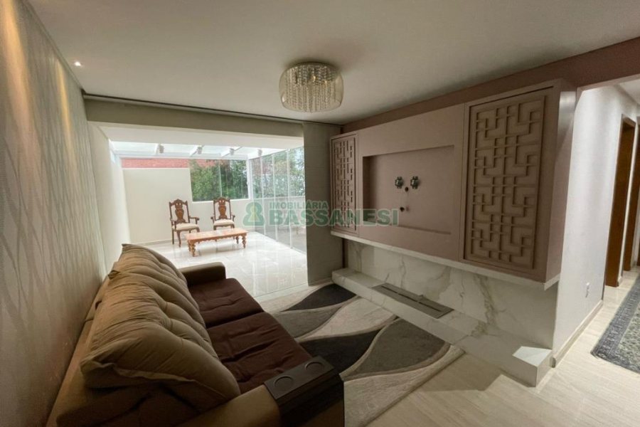 Apto Mobiliado com 148m², 3 dormitórios, 2 vagas, no bairro Madureira em Caxias do Sul para Comprar