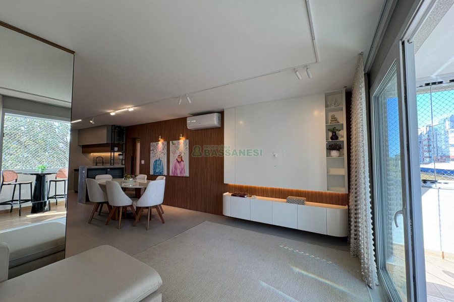 Apartamento com 110m², 3 dormitórios, 2 vagas, no bairro Madureira em Caxias do Sul para Comprar