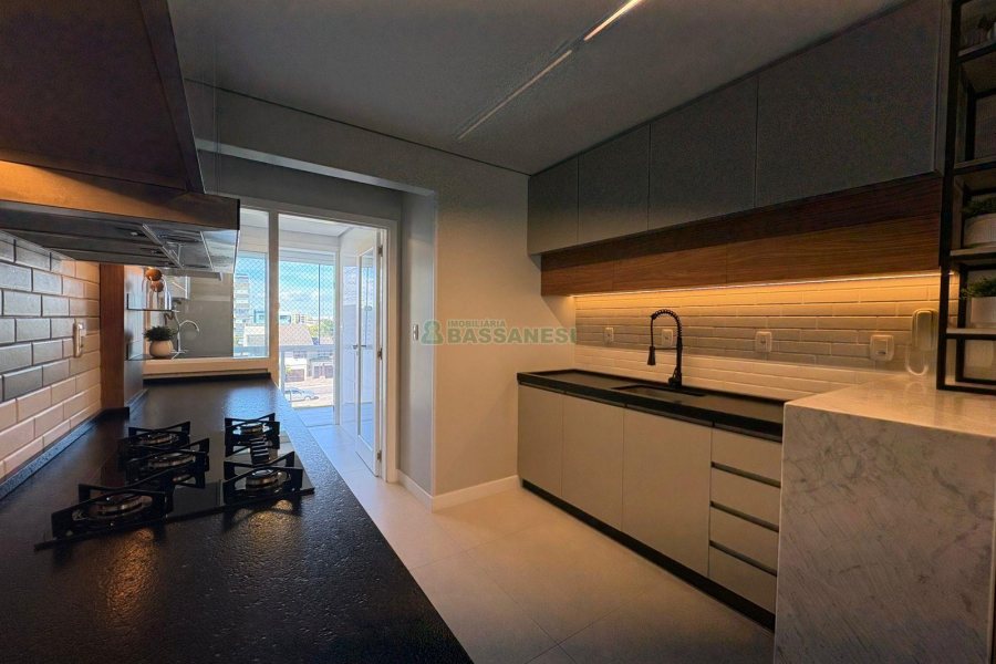 Apartamento com 110m², 3 dormitórios, 2 vagas, no bairro Madureira em Caxias do Sul para Comprar