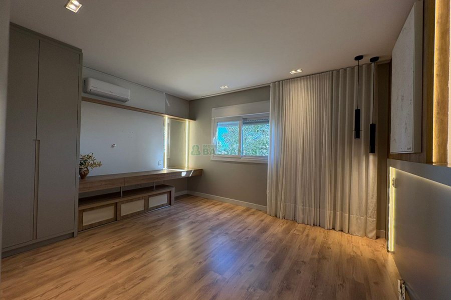 Apartamento com 110m², 3 dormitórios, 2 vagas, no bairro Madureira em Caxias do Sul para Comprar
