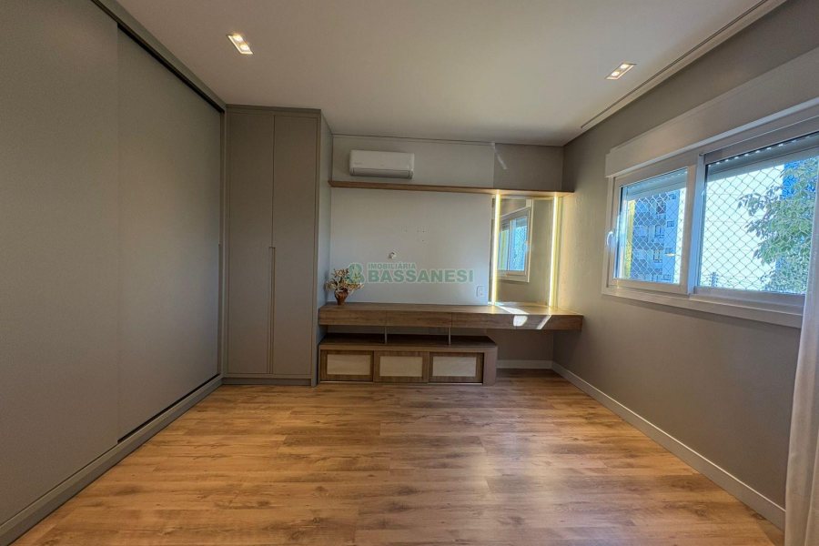 Apartamento com 110m², 3 dormitórios, 2 vagas, no bairro Madureira em Caxias do Sul para Comprar