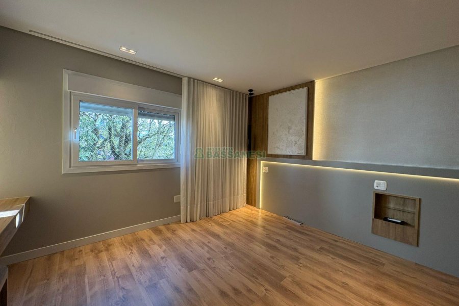Apartamento com 110m², 3 dormitórios, 2 vagas, no bairro Madureira em Caxias do Sul para Comprar