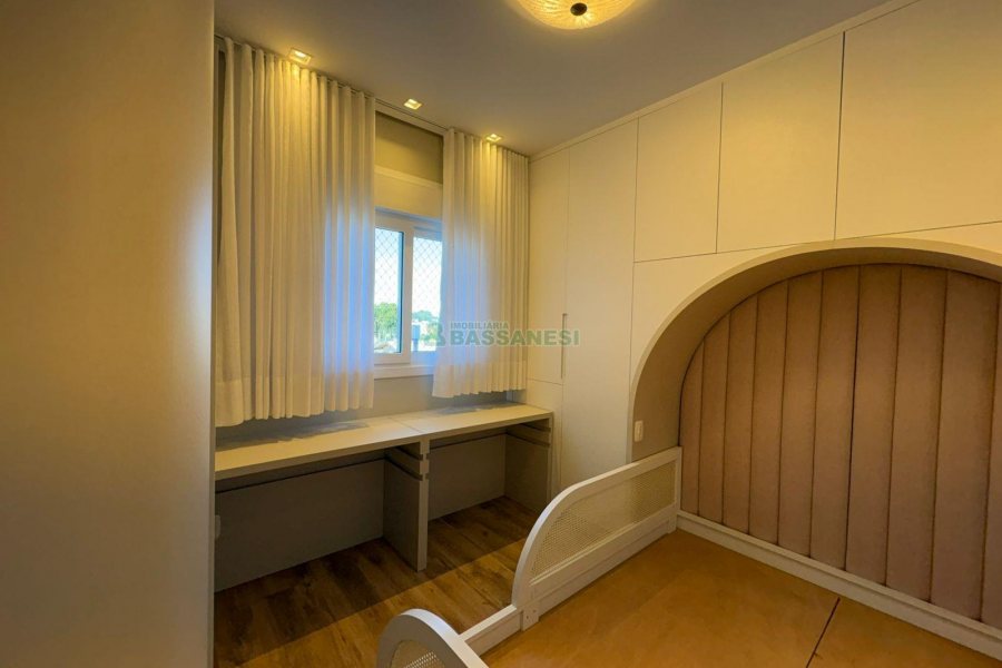 Apartamento com 110m², 3 dormitórios, 2 vagas, no bairro Madureira em Caxias do Sul para Comprar