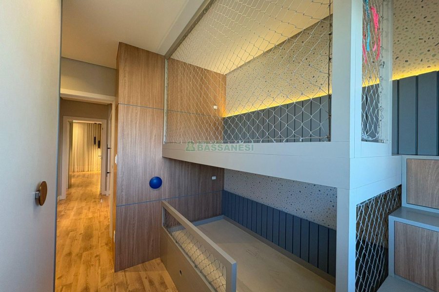 Apartamento com 110m², 3 dormitórios, 2 vagas, no bairro Madureira em Caxias do Sul para Comprar