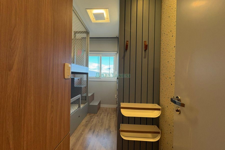 Apartamento com 110m², 3 dormitórios, 2 vagas, no bairro Madureira em Caxias do Sul para Comprar