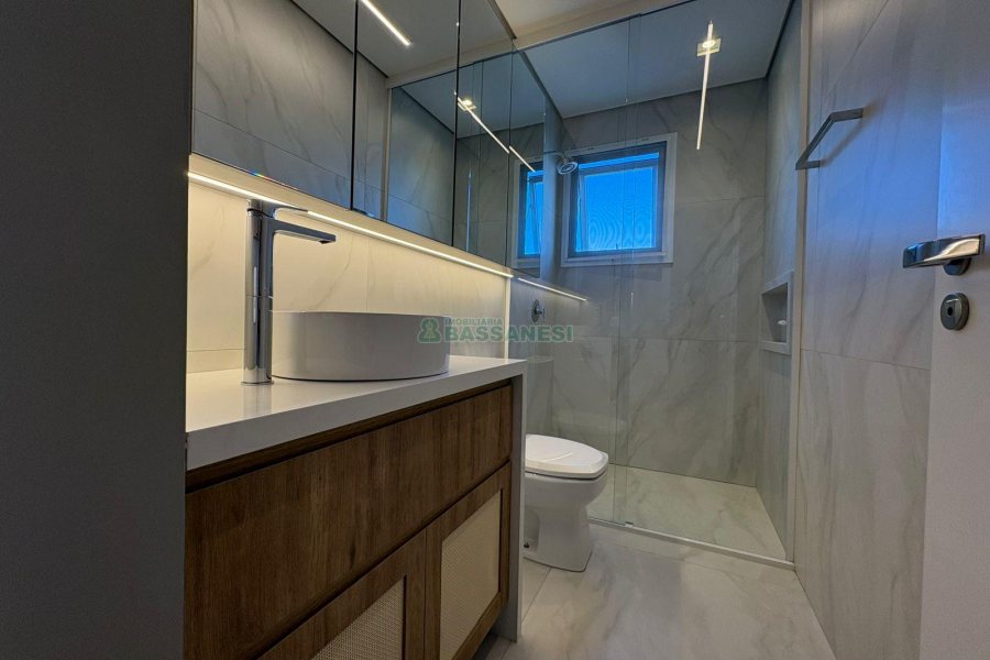 Apartamento com 110m², 3 dormitórios, 2 vagas, no bairro Madureira em Caxias do Sul para Comprar