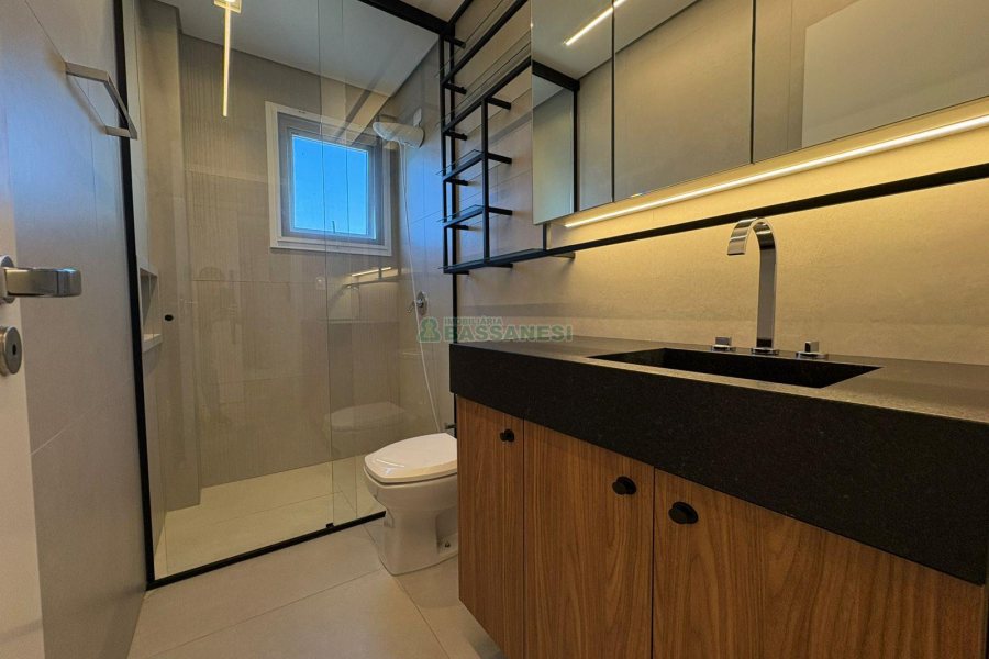 Apartamento com 110m², 3 dormitórios, 2 vagas, no bairro Madureira em Caxias do Sul para Comprar