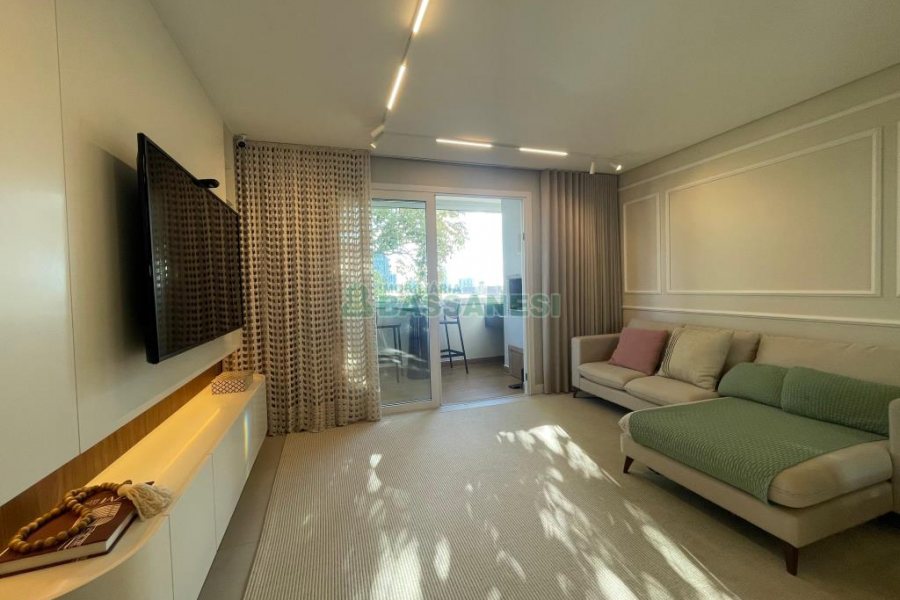 Apartamento com 110m², 3 dormitórios, 2 vagas, no bairro Madureira em Caxias do Sul para Comprar