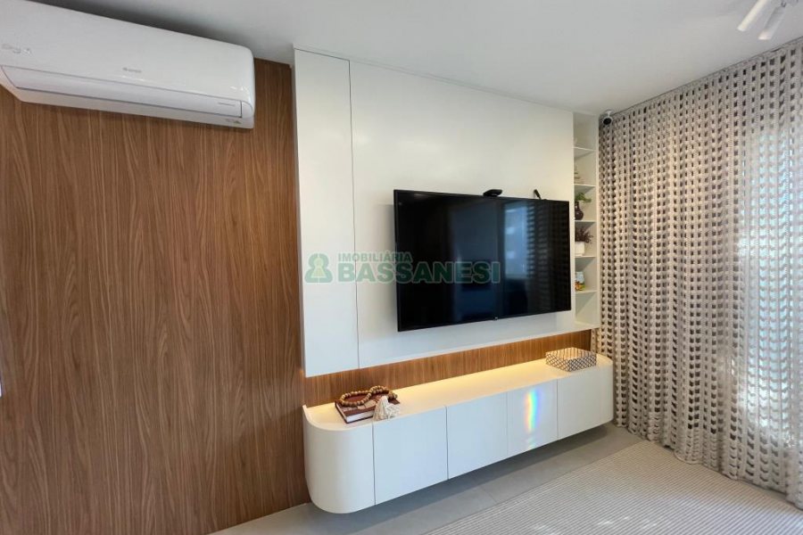 Apartamento com 110m², 3 dormitórios, 2 vagas, no bairro Madureira em Caxias do Sul para Comprar