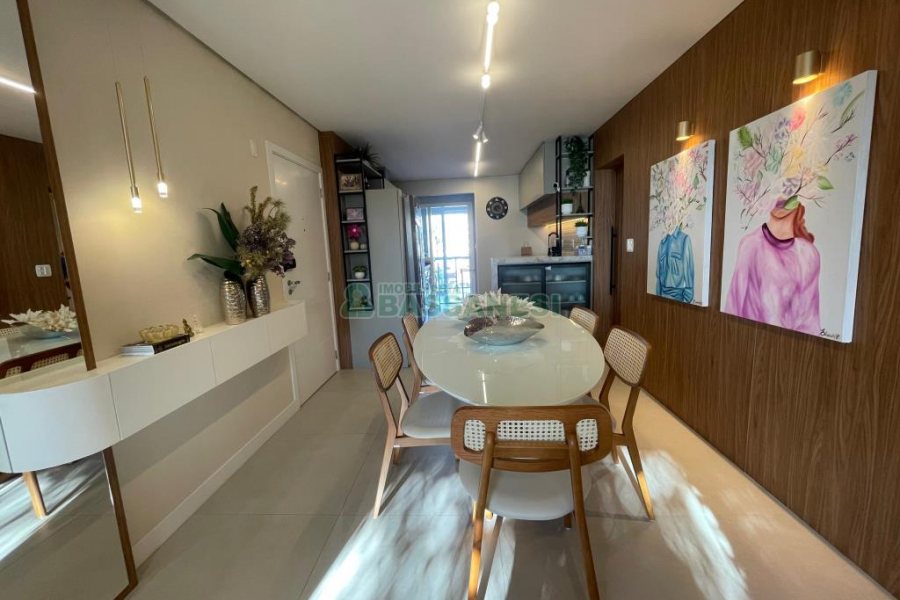 Apartamento com 110m², 3 dormitórios, 2 vagas, no bairro Madureira em Caxias do Sul para Comprar