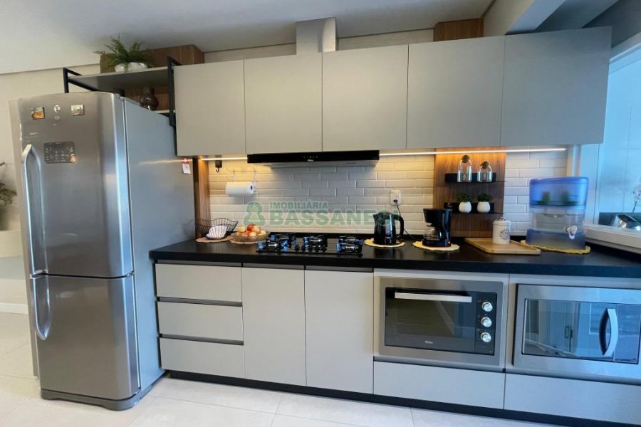 Apartamento com 110m², 3 dormitórios, 2 vagas, no bairro Madureira em Caxias do Sul para Comprar