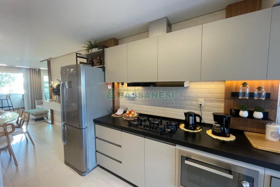 Apartamento com 110m², 3 dormitórios, 2 vagas, no bairro Madureira em Caxias do Sul para Comprar