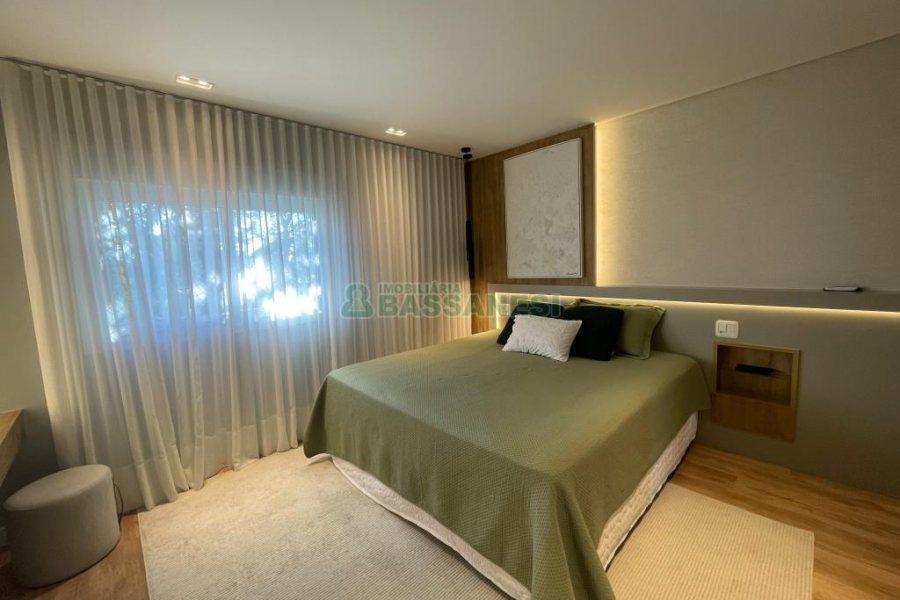 Apartamento com 110m², 3 dormitórios, 2 vagas, no bairro Madureira em Caxias do Sul para Comprar