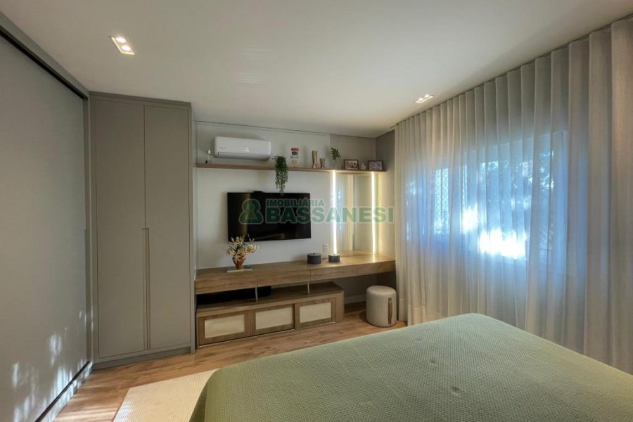 Apartamento com 110m², 3 dormitórios, 2 vagas, no bairro Madureira em Caxias do Sul para Comprar