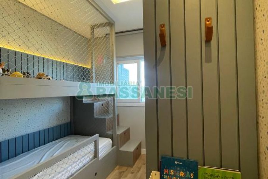 Apartamento com 110m², 3 dormitórios, 2 vagas, no bairro Madureira em Caxias do Sul para Comprar