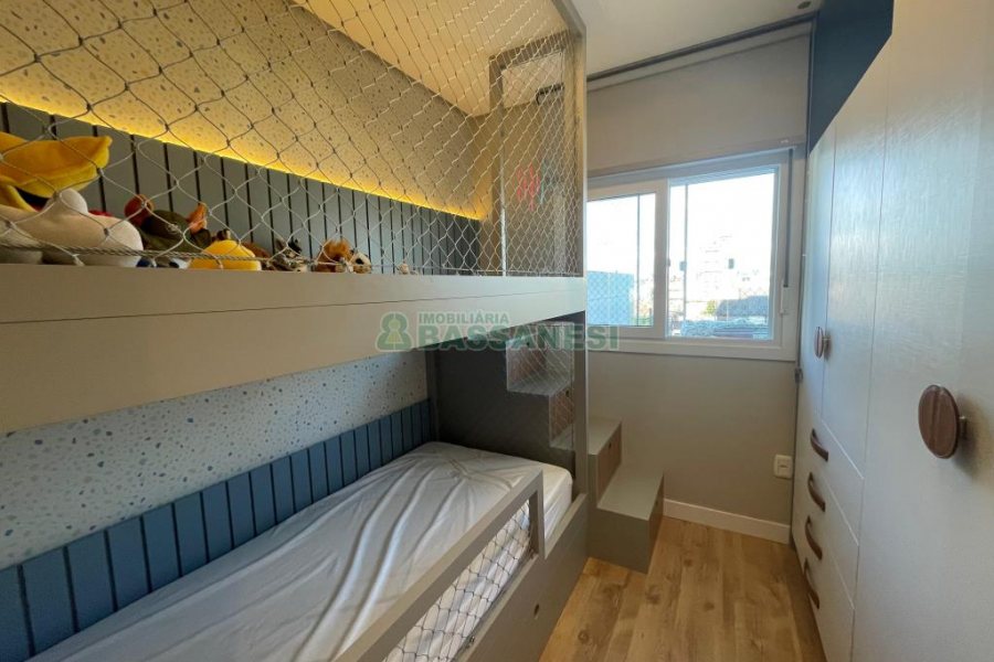 Apartamento com 110m², 3 dormitórios, 2 vagas, no bairro Madureira em Caxias do Sul para Comprar